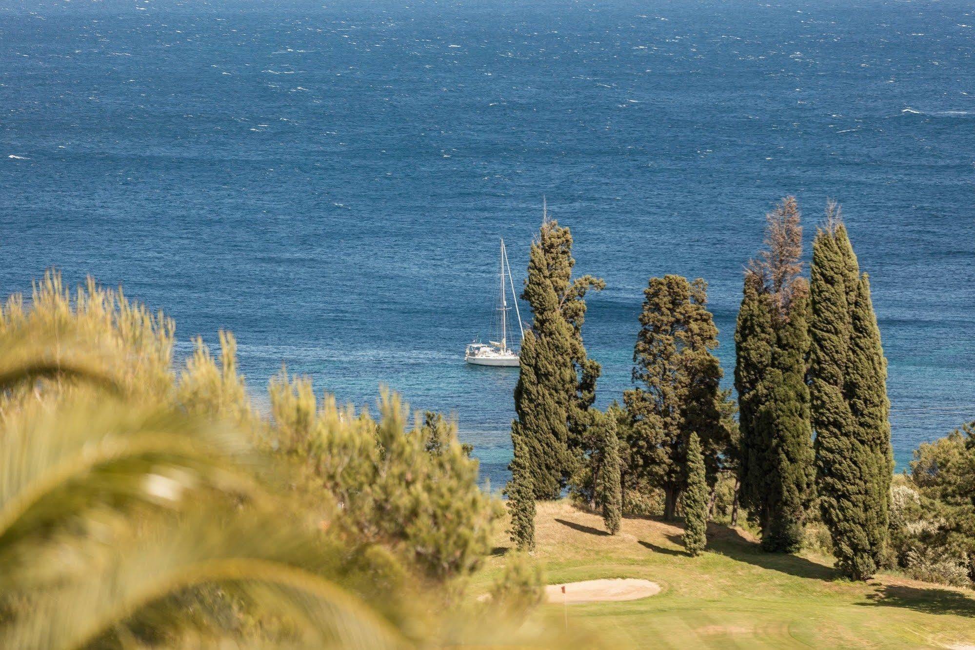 Hotel De L'Esterel Pierre & Vacances Saint-Raphaël Exteriör bild