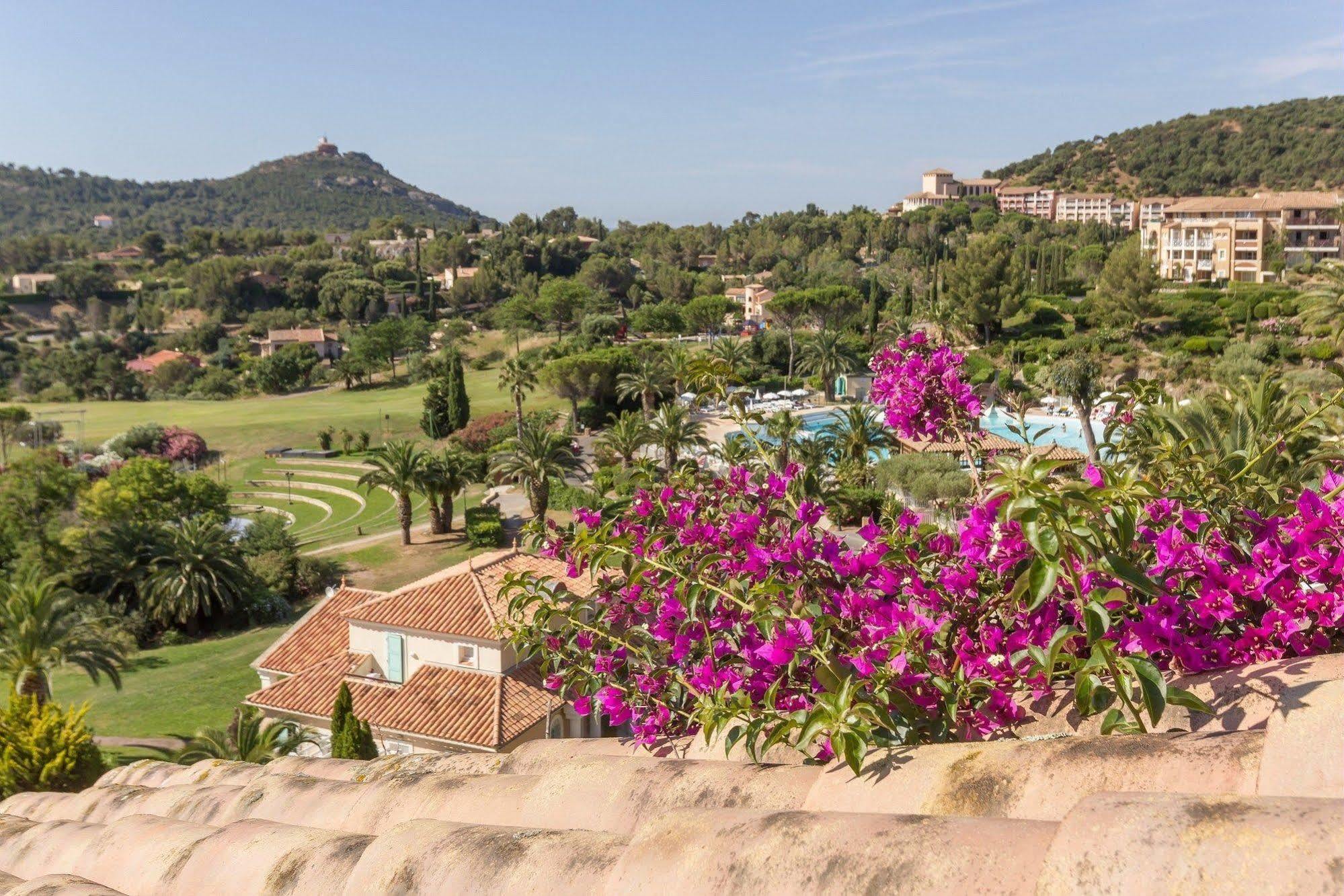 Hotel De L'Esterel Pierre & Vacances Saint-Raphaël Exteriör bild