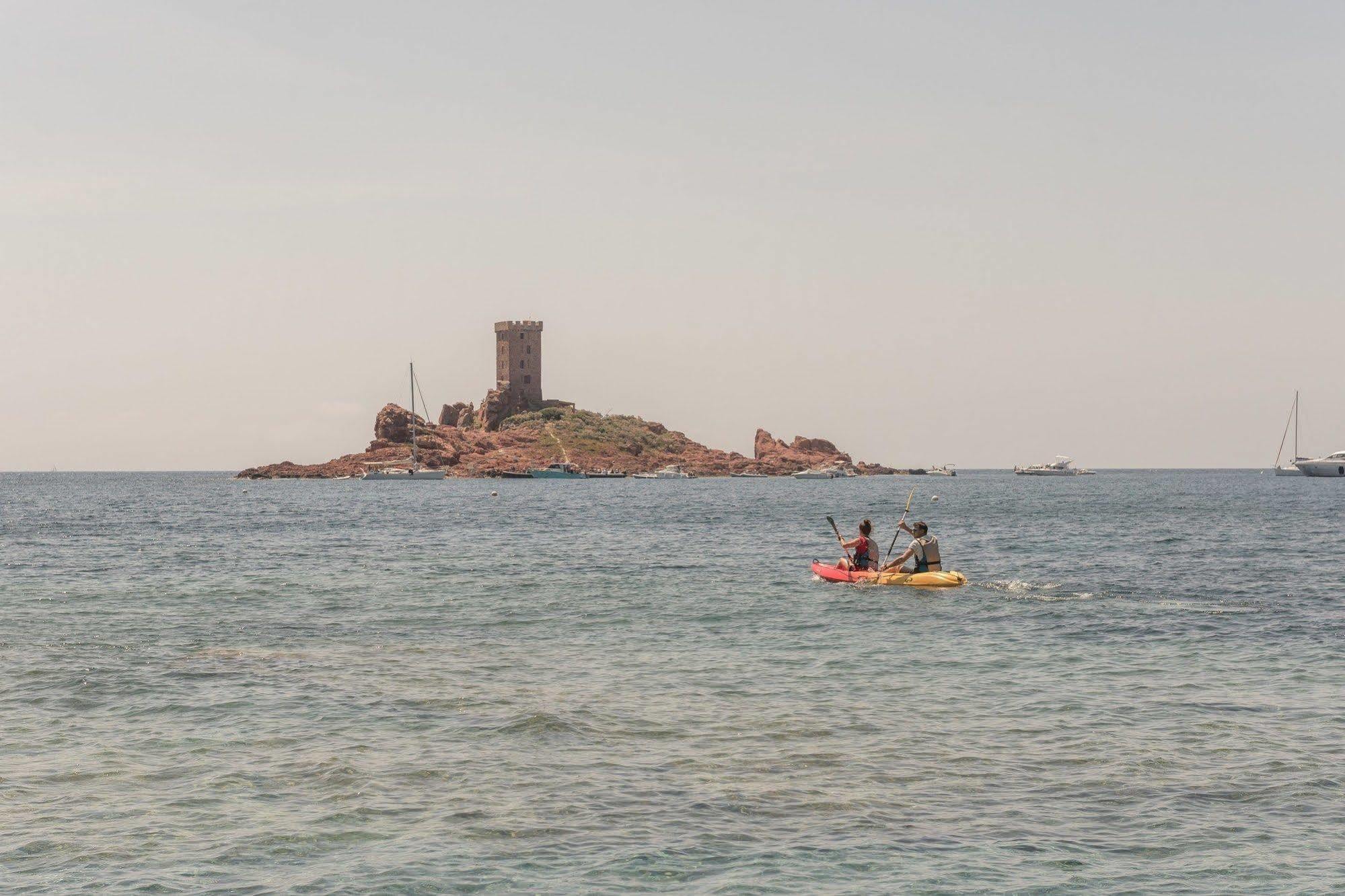 Hotel De L'Esterel Pierre & Vacances Saint-Raphaël Exteriör bild